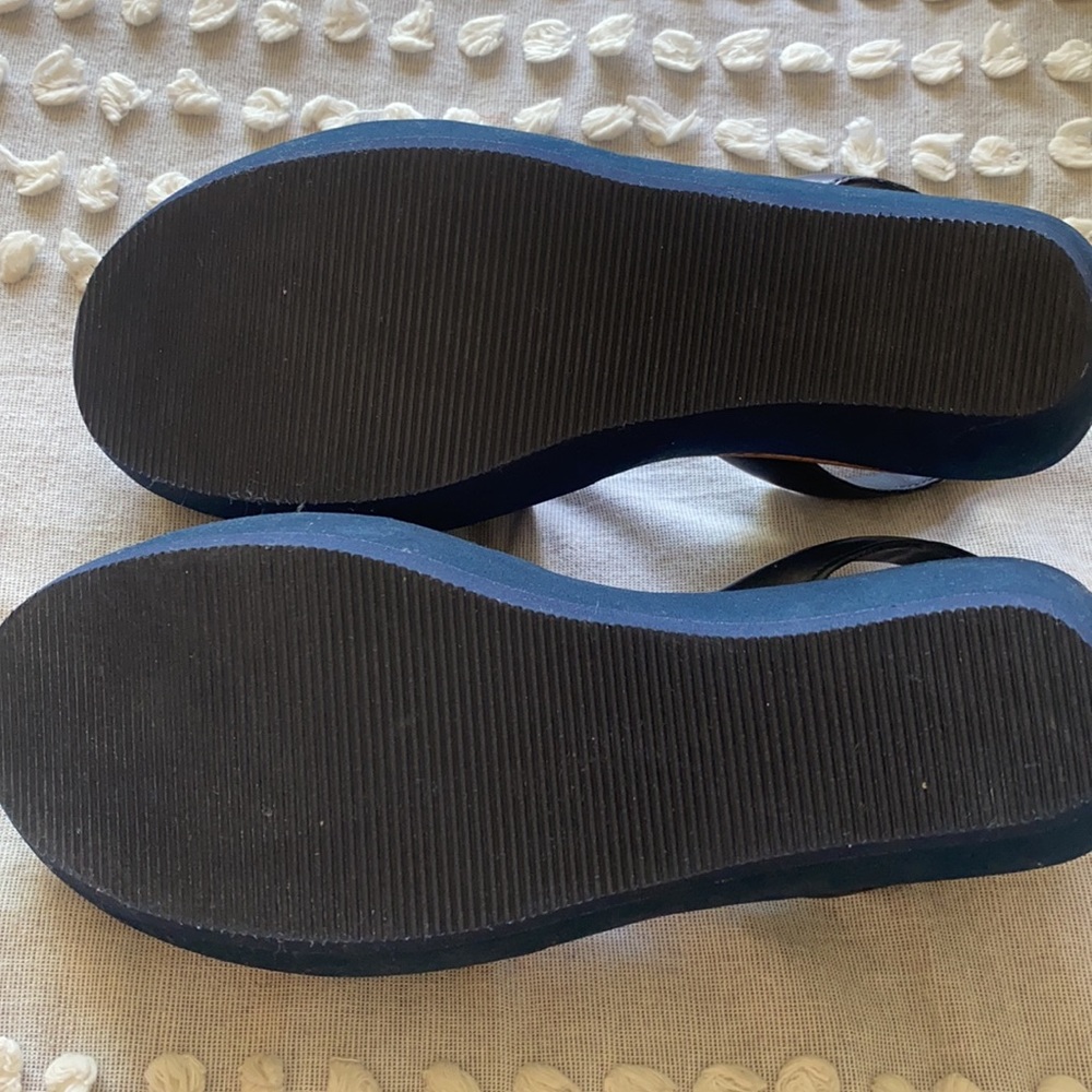 Kenneth Cole Reaction leather sling back wedges.Dark blue. Brand new never worn. - Picture 5 of 7